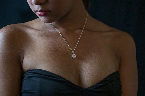 Quelle taille pour un collier pour femme